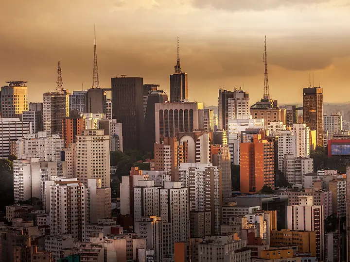 Prédios de São Paulo ao entardecer, vistos do alto